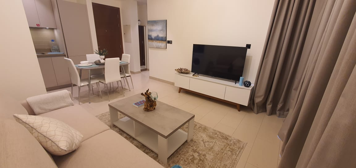 Furnished 1bhk | Downtown Pool view | Chiller free-pic_3